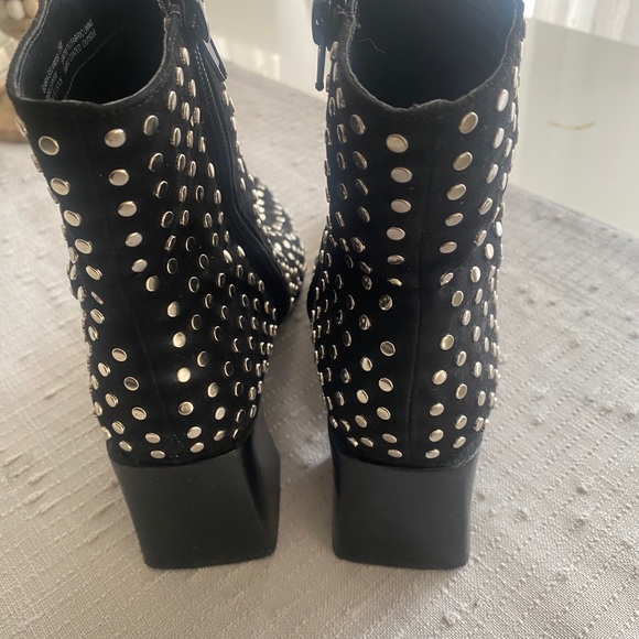 Boots- Steve Madden - Picture 2 of 3